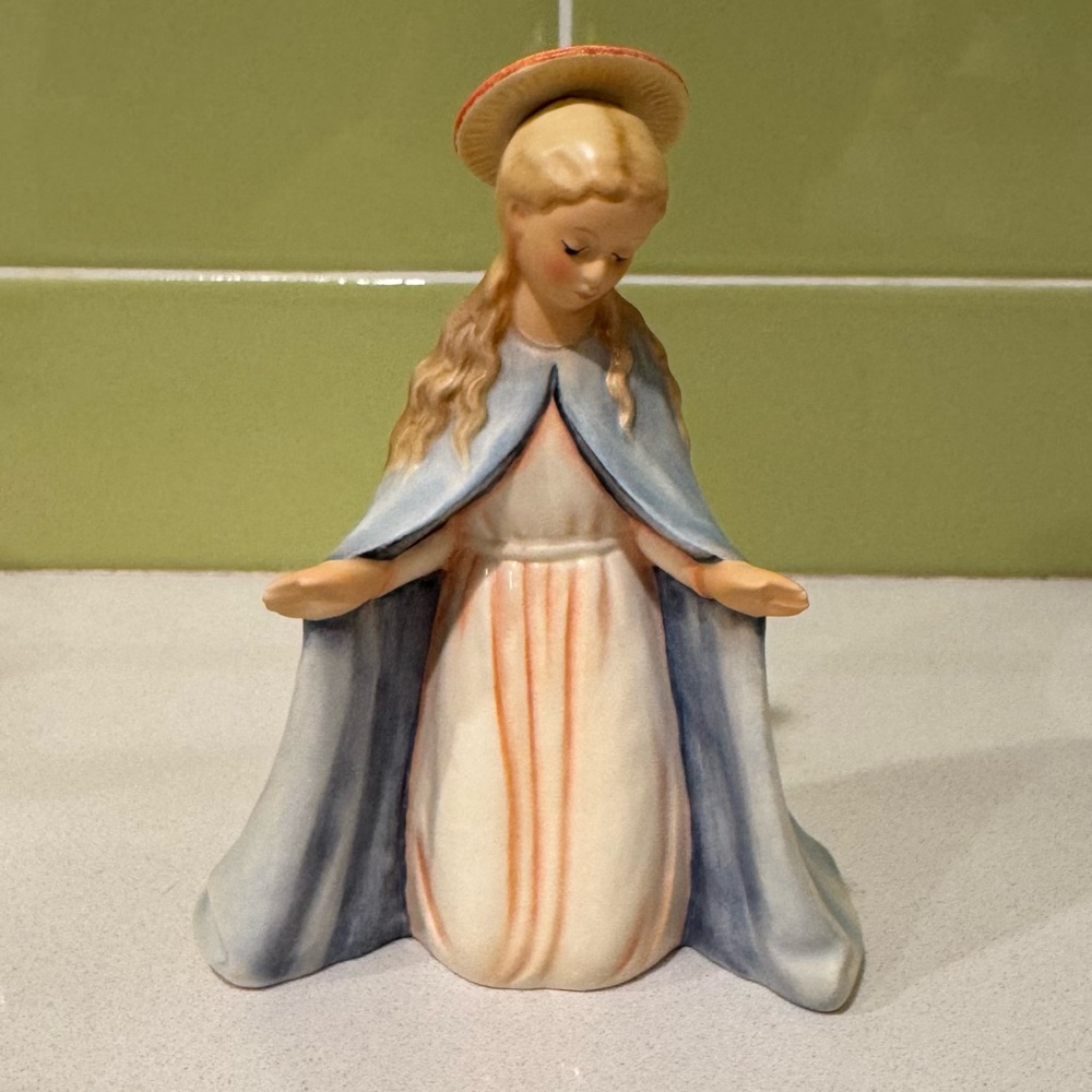 M.I. Hummel - Nativity - Mary (Includes Box)
